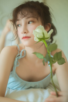 短篇超级YIN荡银行女职员未删减版